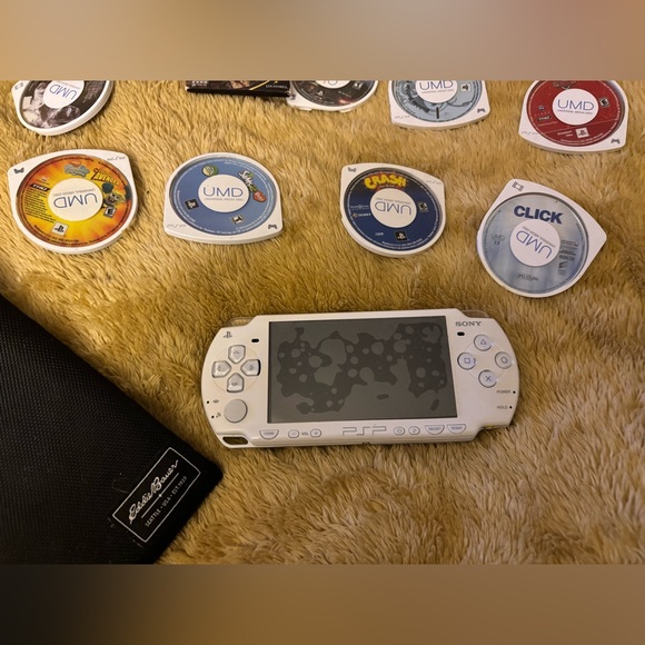 WOW**SALE**SONY PSP handheld console with 9 games - Picture 6 of 16